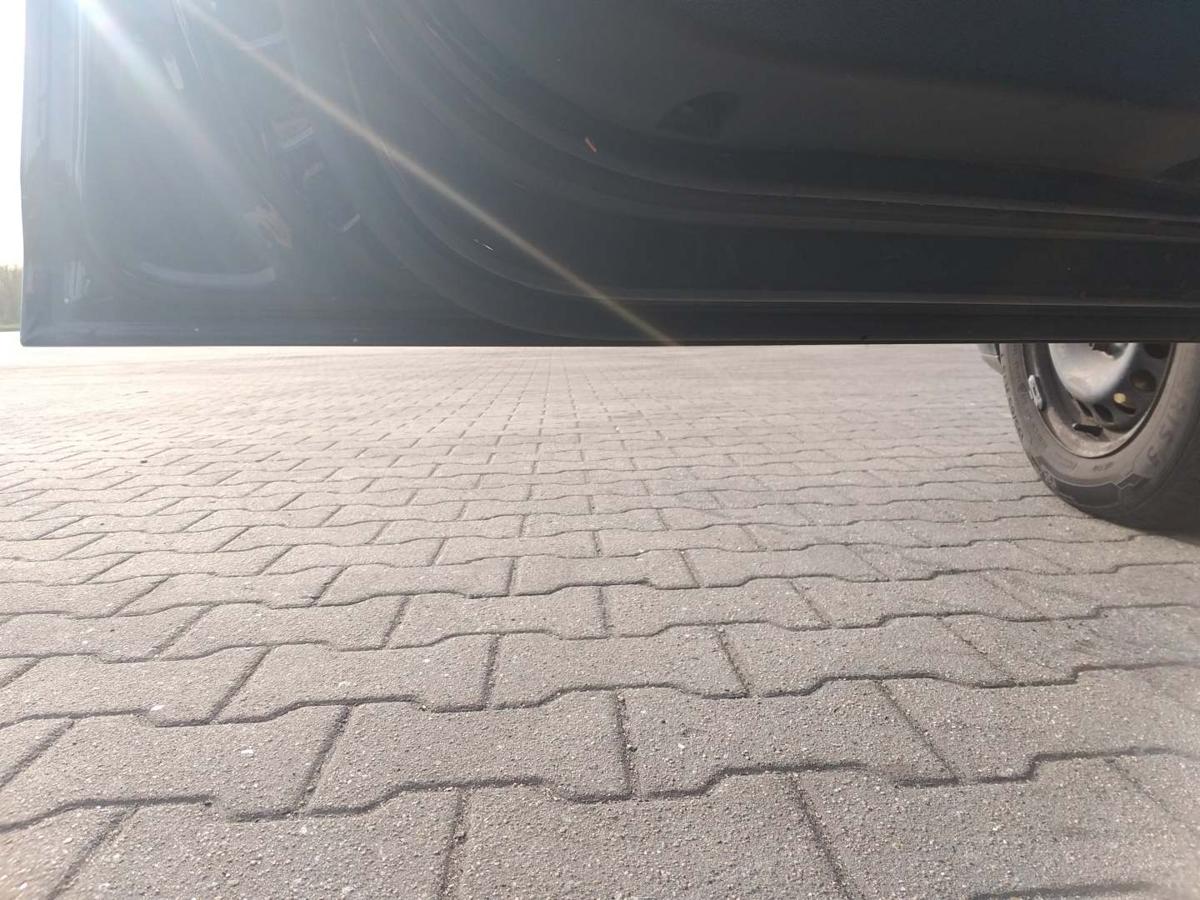 VW Touran 1T original T&uuml;r vorn links LC9X Deepblack Rohbau Bj.2008